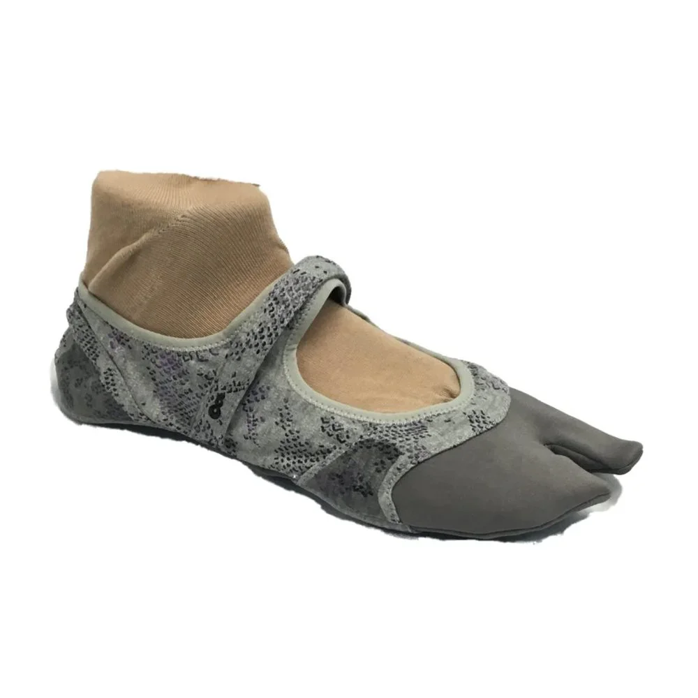Ahnu Women's In Studi-Om Pale Smoke/Charcoal Gray Sneaker XL (Women's 11-12)